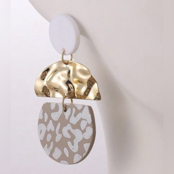 Earrings - Picture 1 of 1